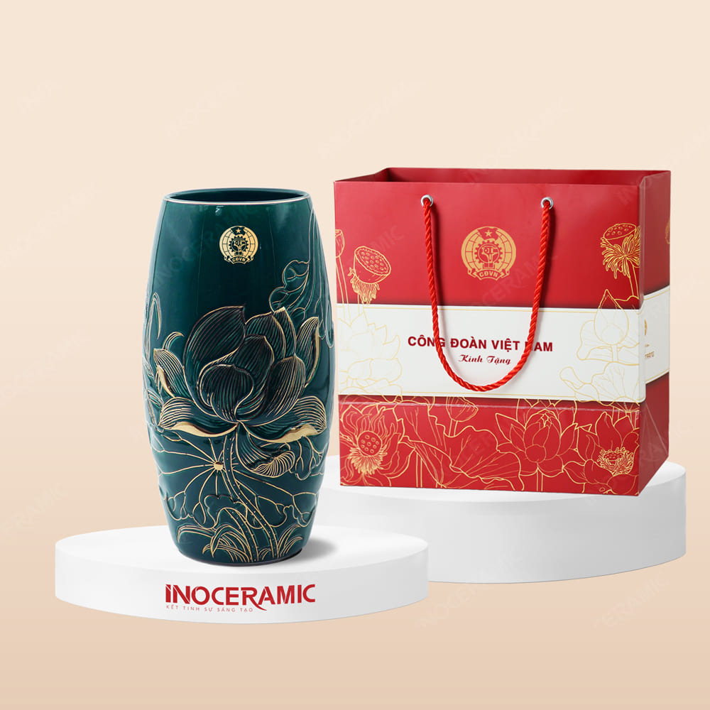 Quà tặng Công đoàn - Lọ hoa bom men lục sen vàng khắc nổi H27