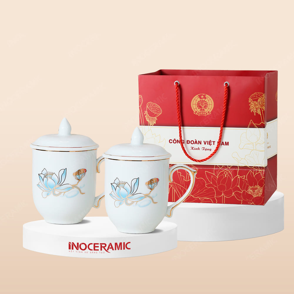 Quà tặng Công đoàn - Giftset 02 ly sứ có nắp vẽ trúc in logo